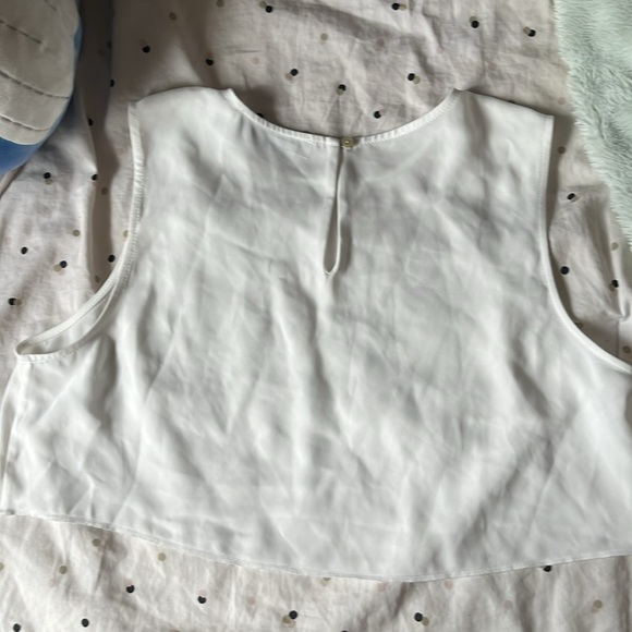 White cropped flowy top - Picture 2 of 4